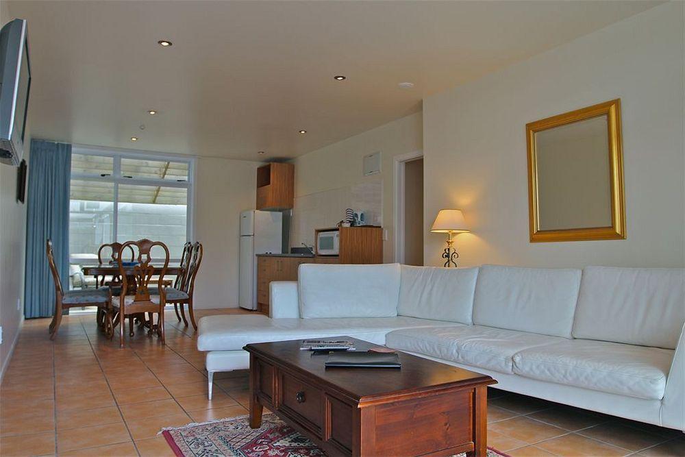 Commodores Lodge Russell Εξωτερικό φωτογραφία